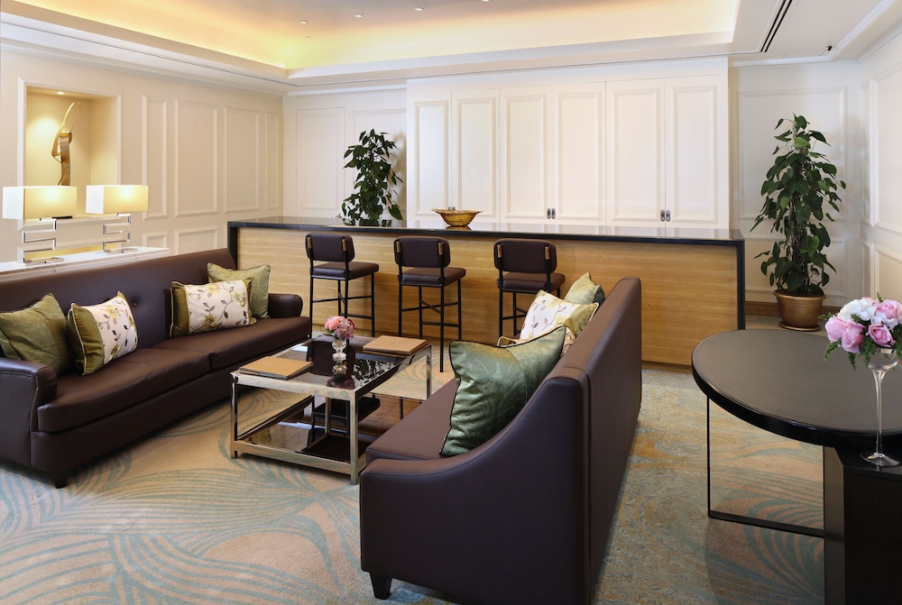 Diamond Hotel Philippines 45/68