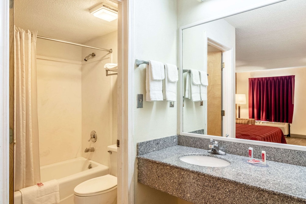 Econo Lodge Acworth East 13/53