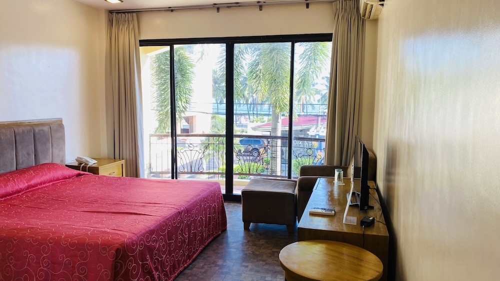 Bayfront Hotel Subic 12/41