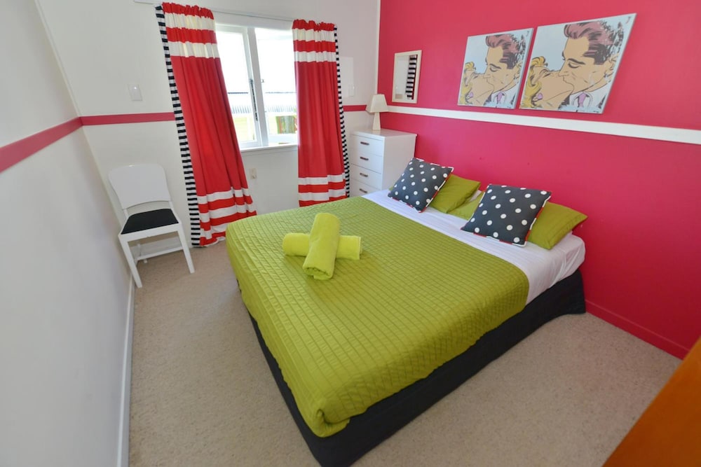 Ducks &amp; Drakes Boutique Motel &amp; Backpackers 12/43