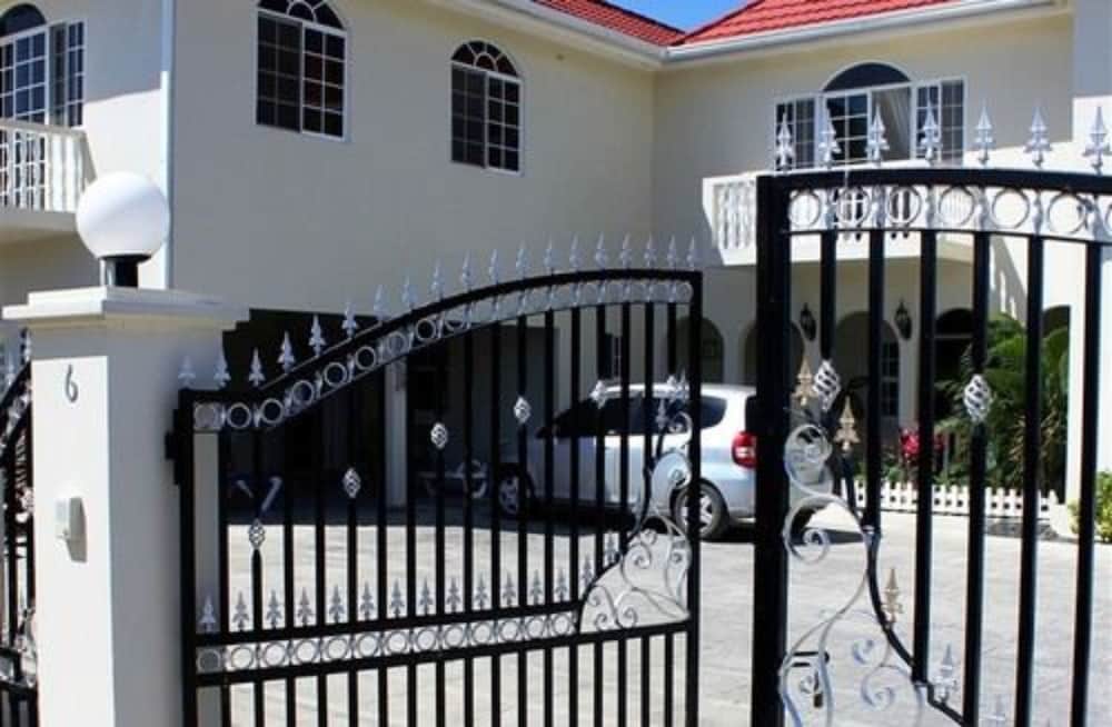Retreat Guesthouse Luxury Suites 10/50