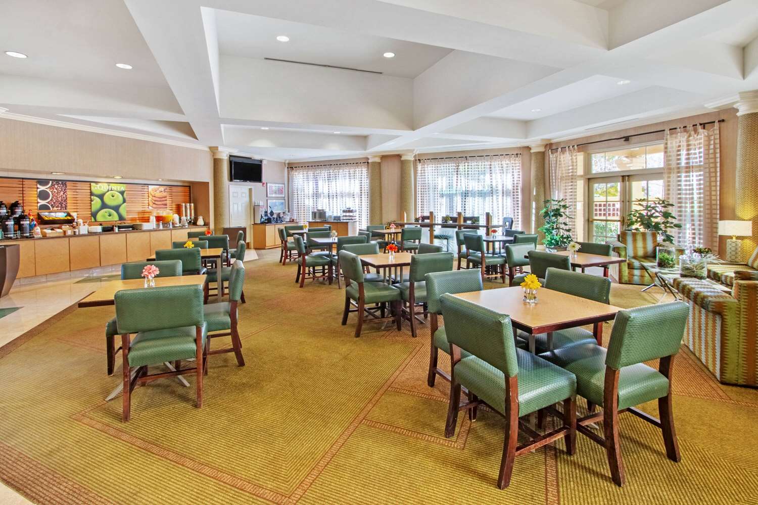 La Quinta Inn & Suites by Wyndham Albuquerque West 12/21