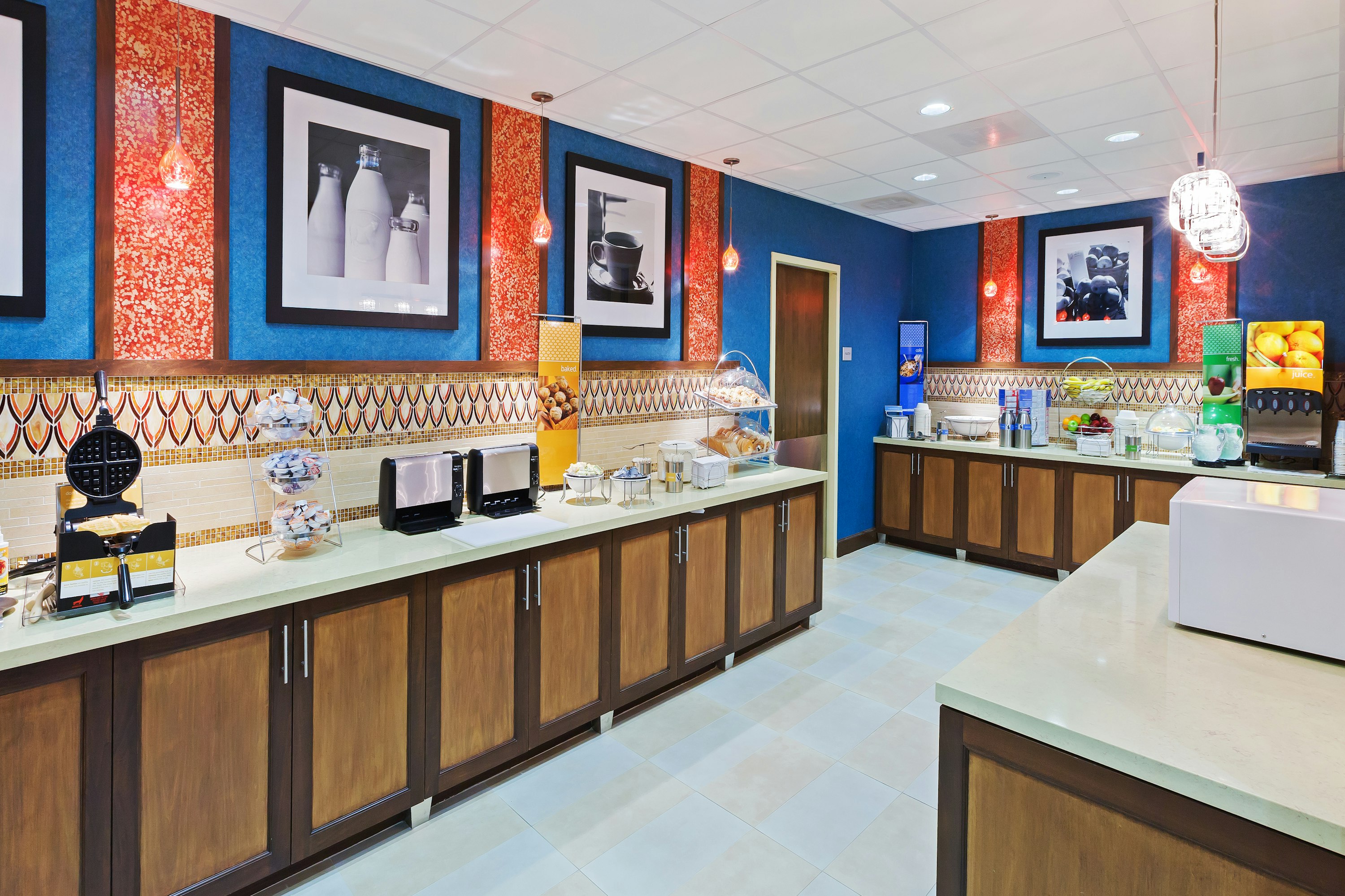 HAMPTON INN AUSTIN/OAK HILL 10/64