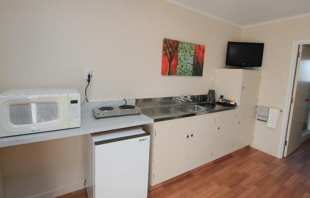 Commodore Motor Lodge 29/58
