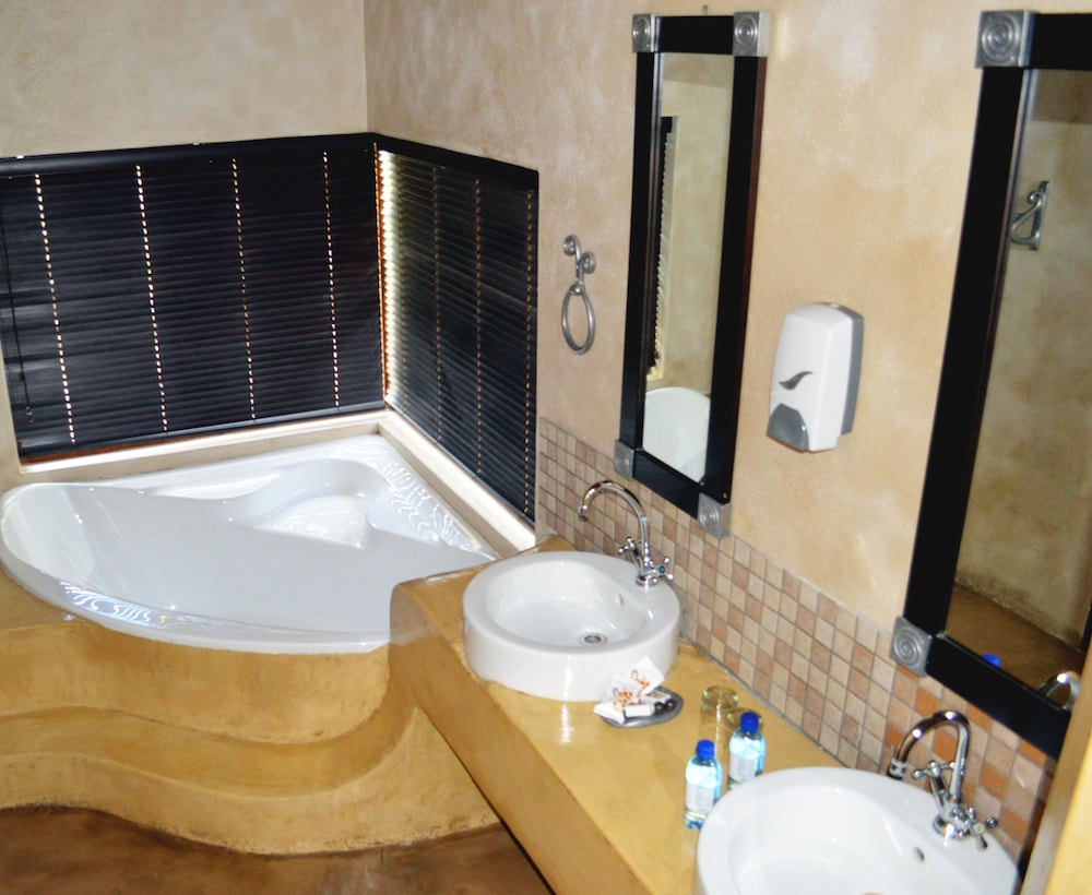 Thornhill Safari Lodge 15/70