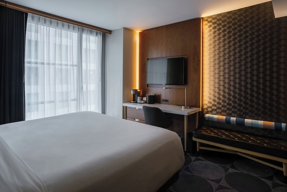 STANDARD, KING BED, ACCESSIBLE