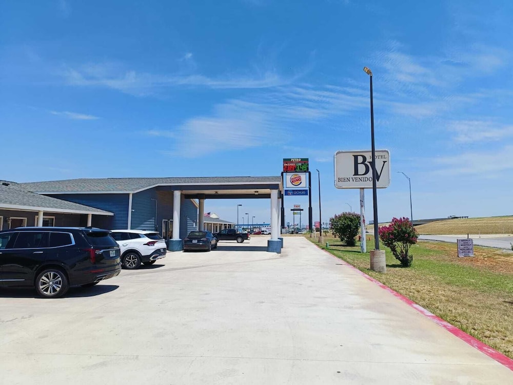 Hotel O Bien Venido Pearsall I-35 12/17