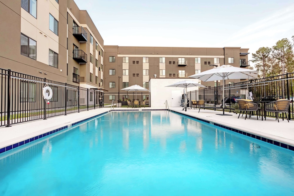 WaterWalk Extended Stay by Wyndham Jacksonville Deerwood Pk 50/56