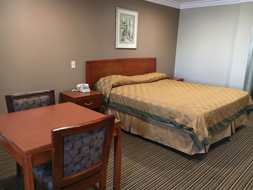 Regency Inn And Suites 8/27