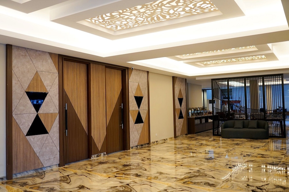 Front One Gosyen Hotel Salatiga 41/50