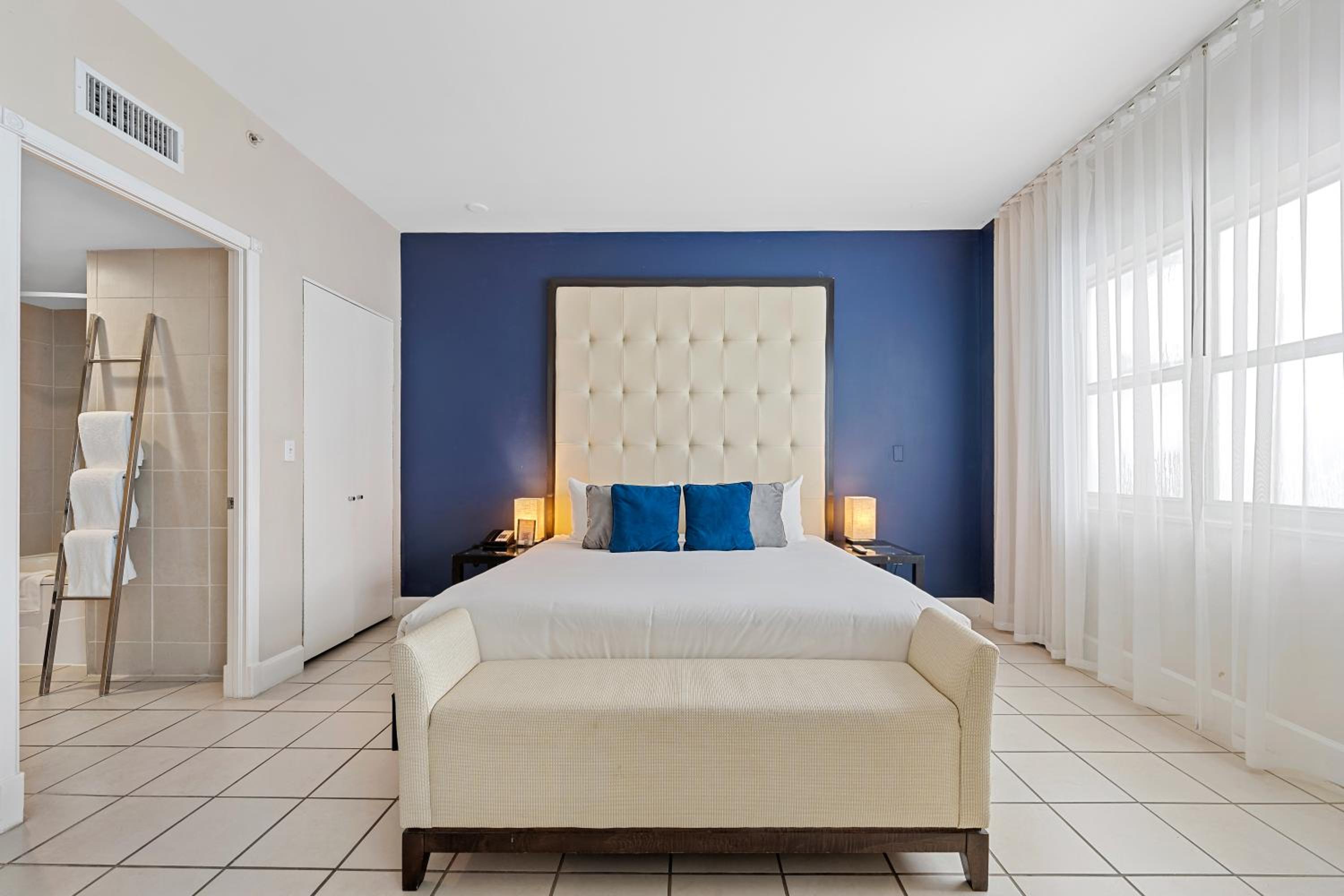 Sagamore, Suite, King Bed, Sofa