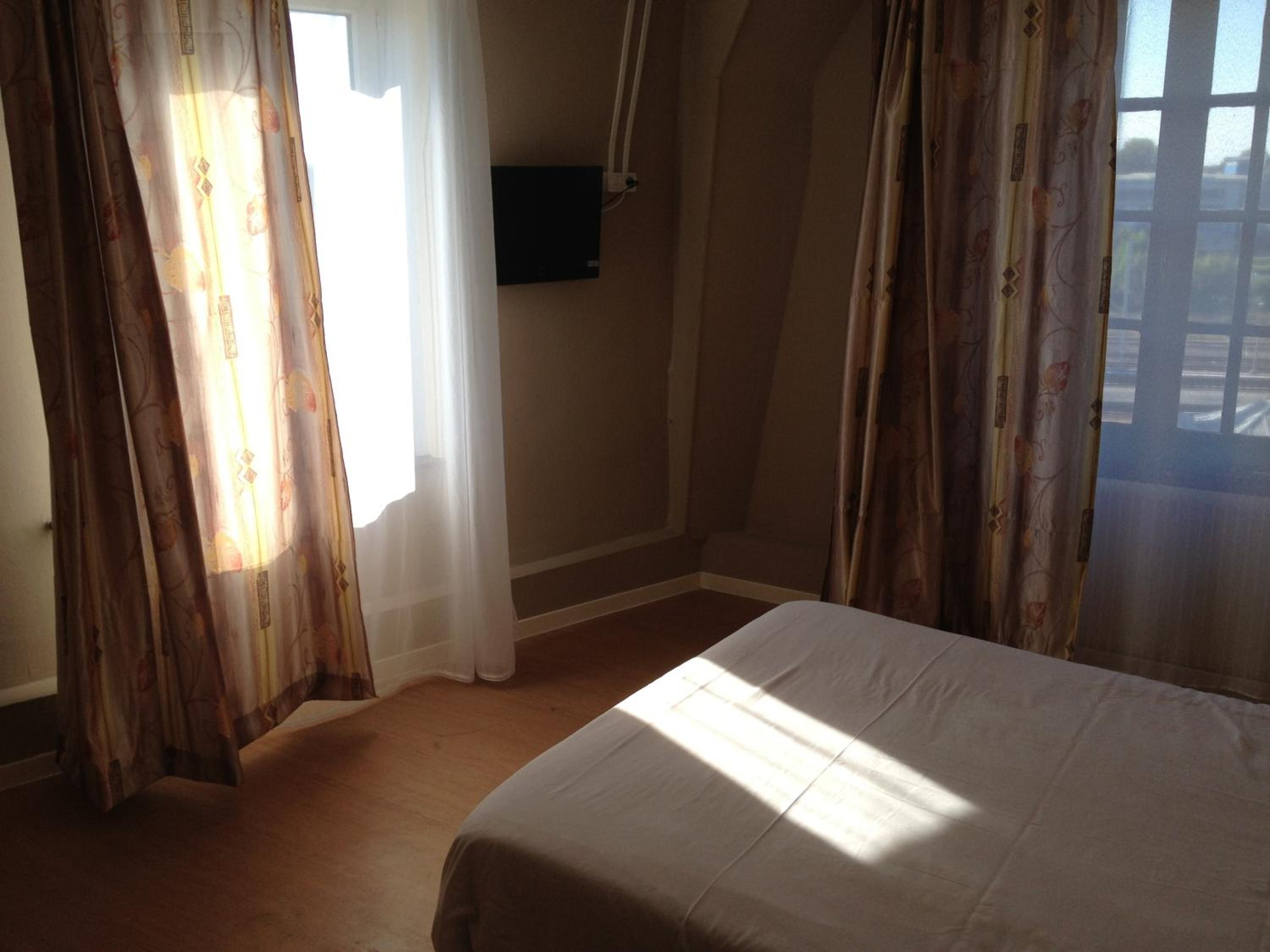 L Hotel Le Bristol 12/19