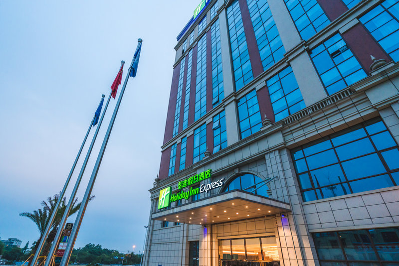 Holiday Inn Express Pengzhou Downtown 4/71