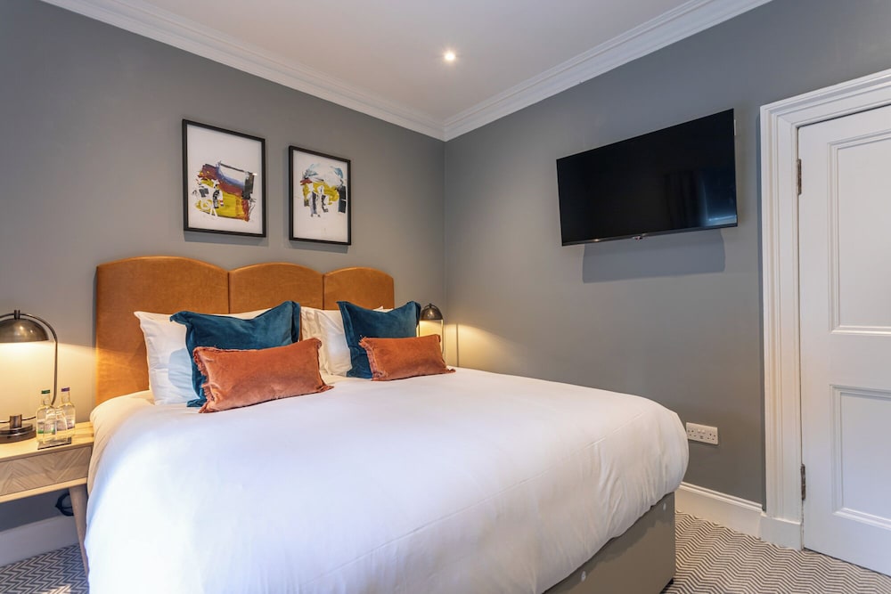 LUXURY, SUITE