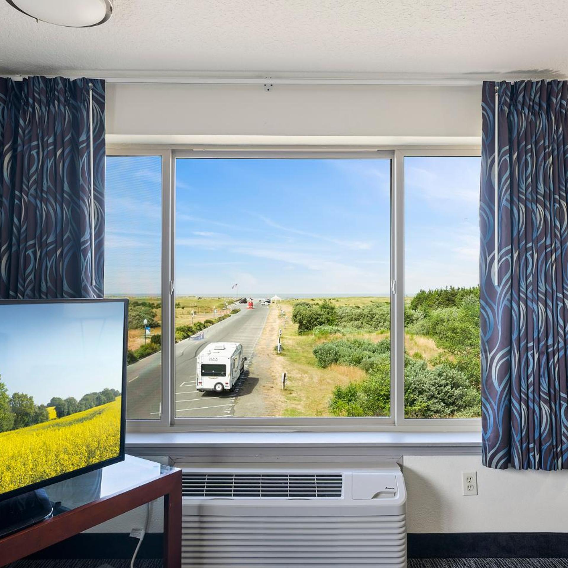 Cedars Ocean View Inn 24/35