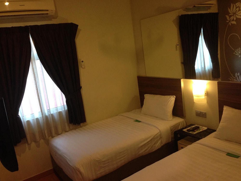 Tune Hotel Danga Bay 15/46