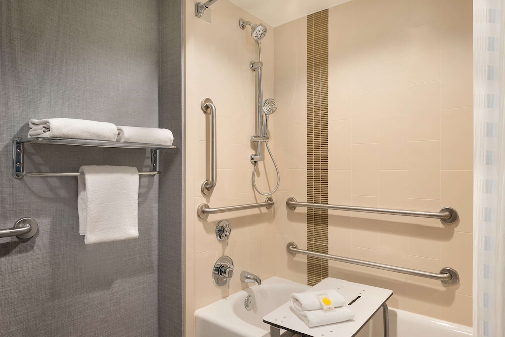 Hyatt Place Chicago/ Schaumburg 33/34