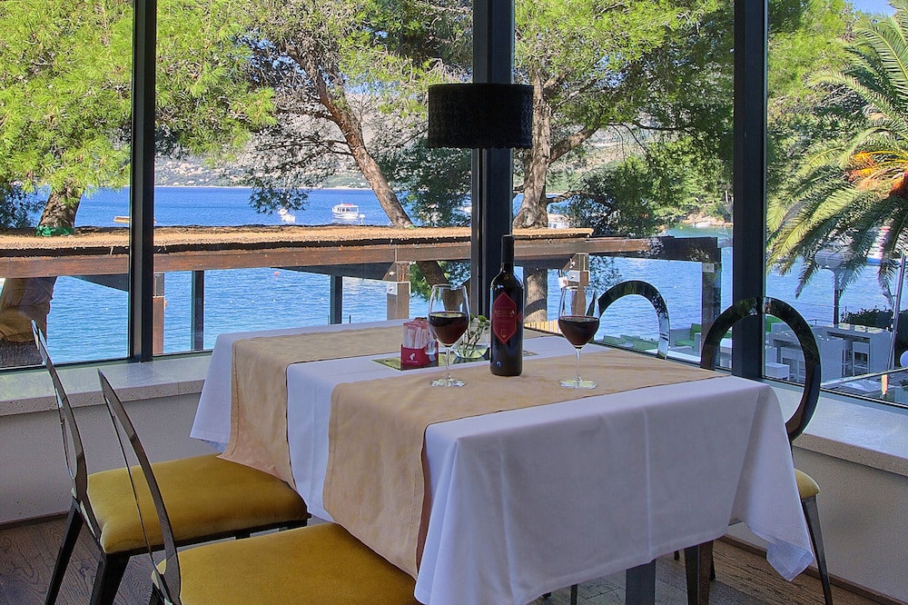 Hotel Cavtat 54/68