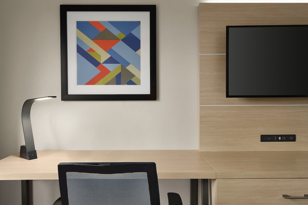 Holiday Inn Express & Suites Charleston - Mount Pleasant 36/37