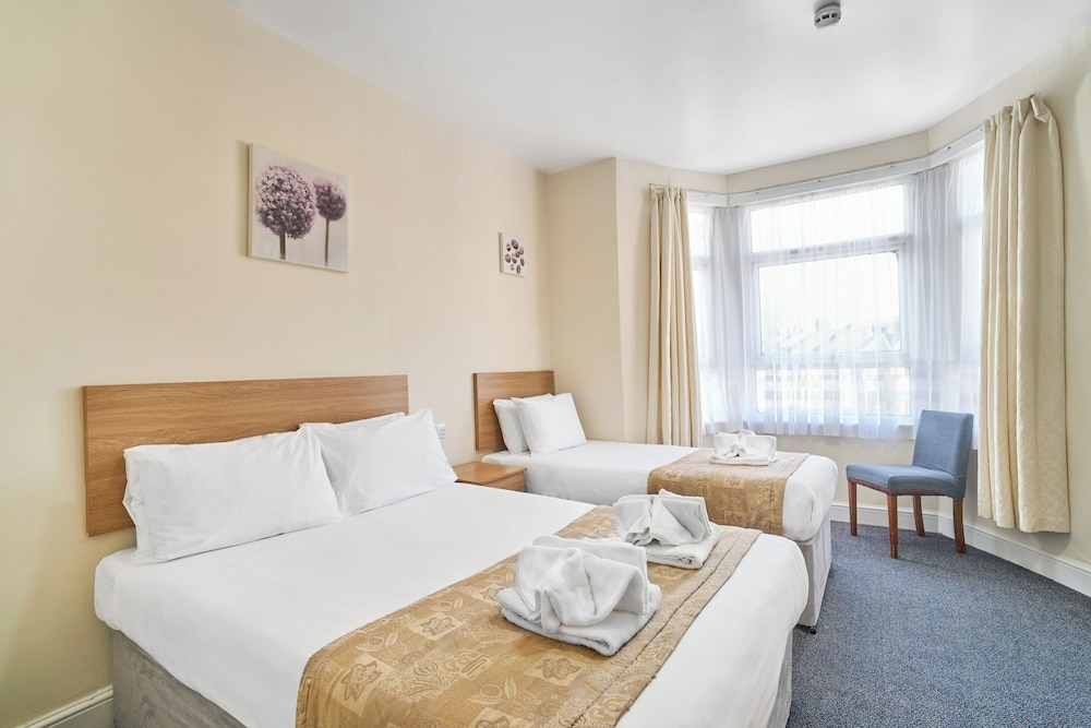 ROOM, TWIN BEDS