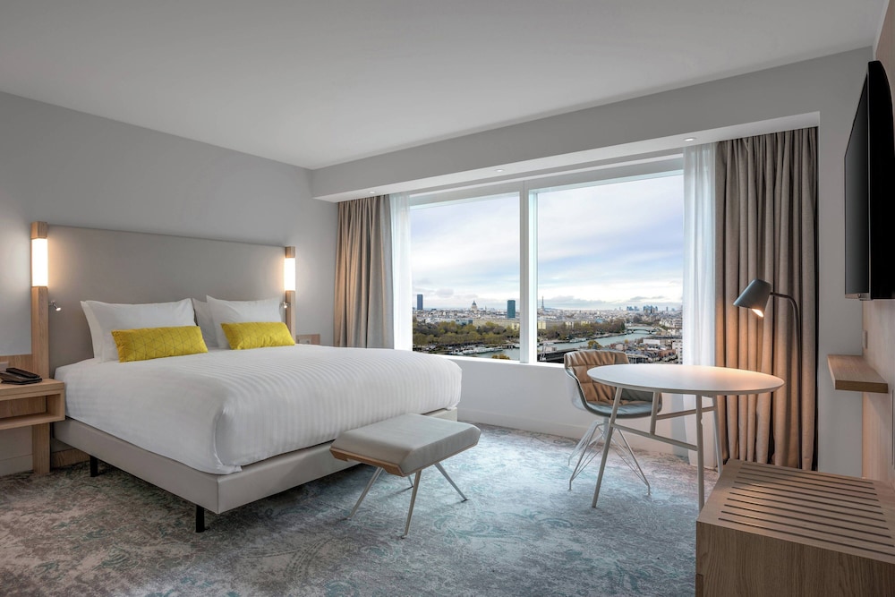 Room, King Bed, Eiffel View