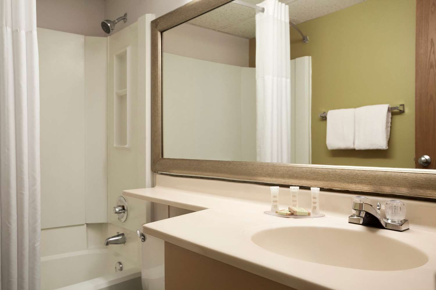 Super 8 by Wyndham Westminster Denver North 20/21
