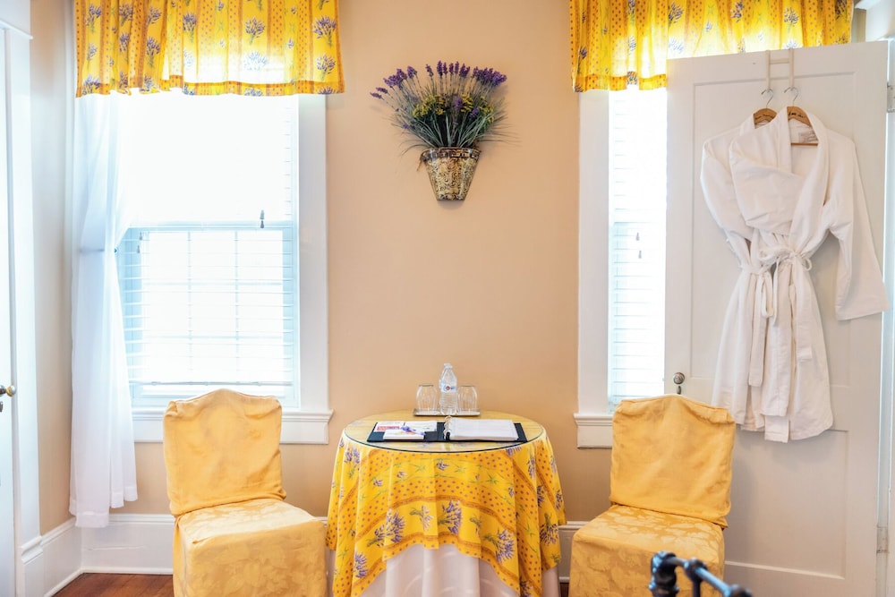 Burke Manor Inn & Pavilion 7/49