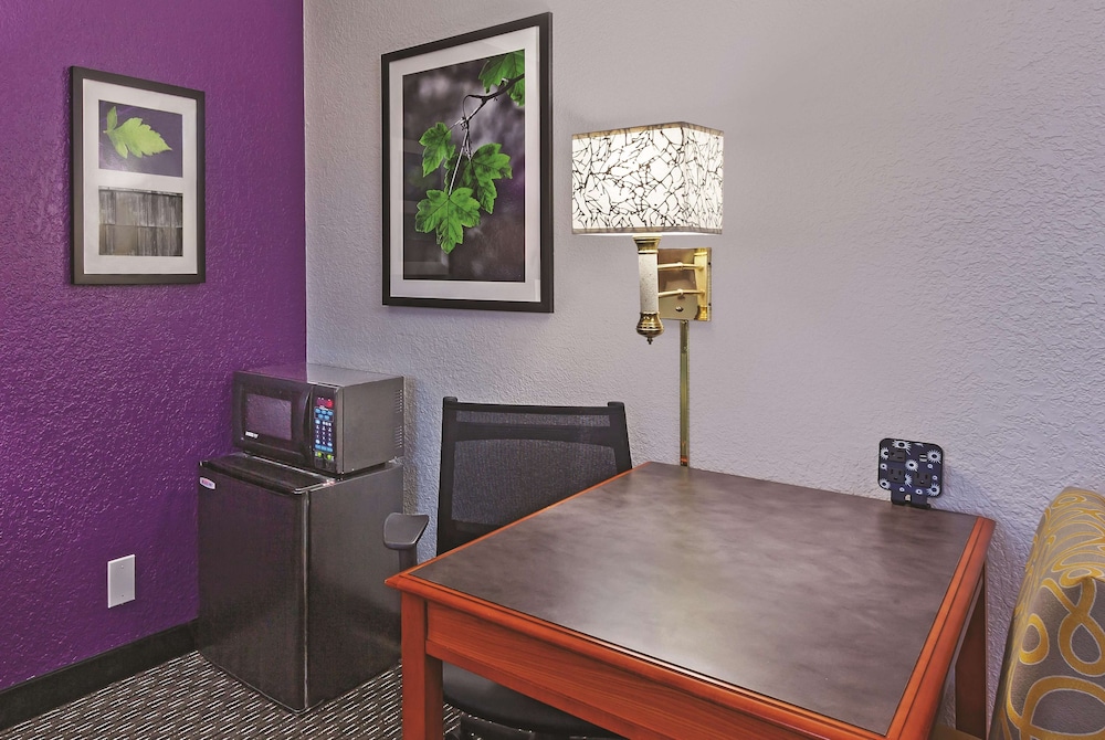 Travelodge by Wyndham Houston Cy-Fair 26/55