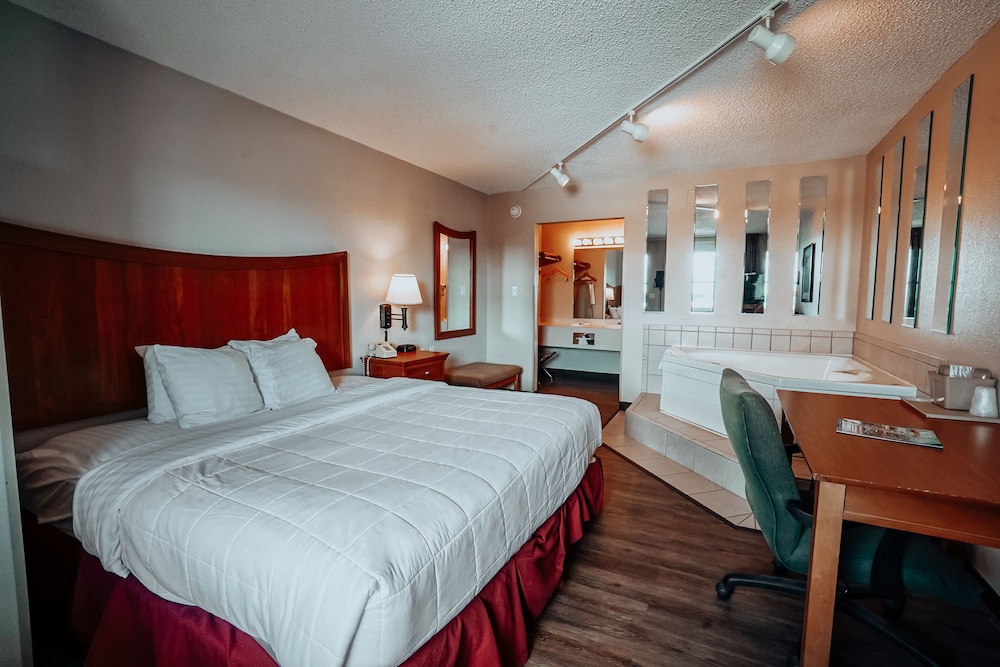 Lamplighter Inn Suites North 3/25