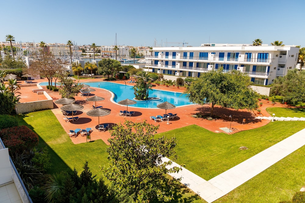Marina Club Lagos Suite Hotel 56/60