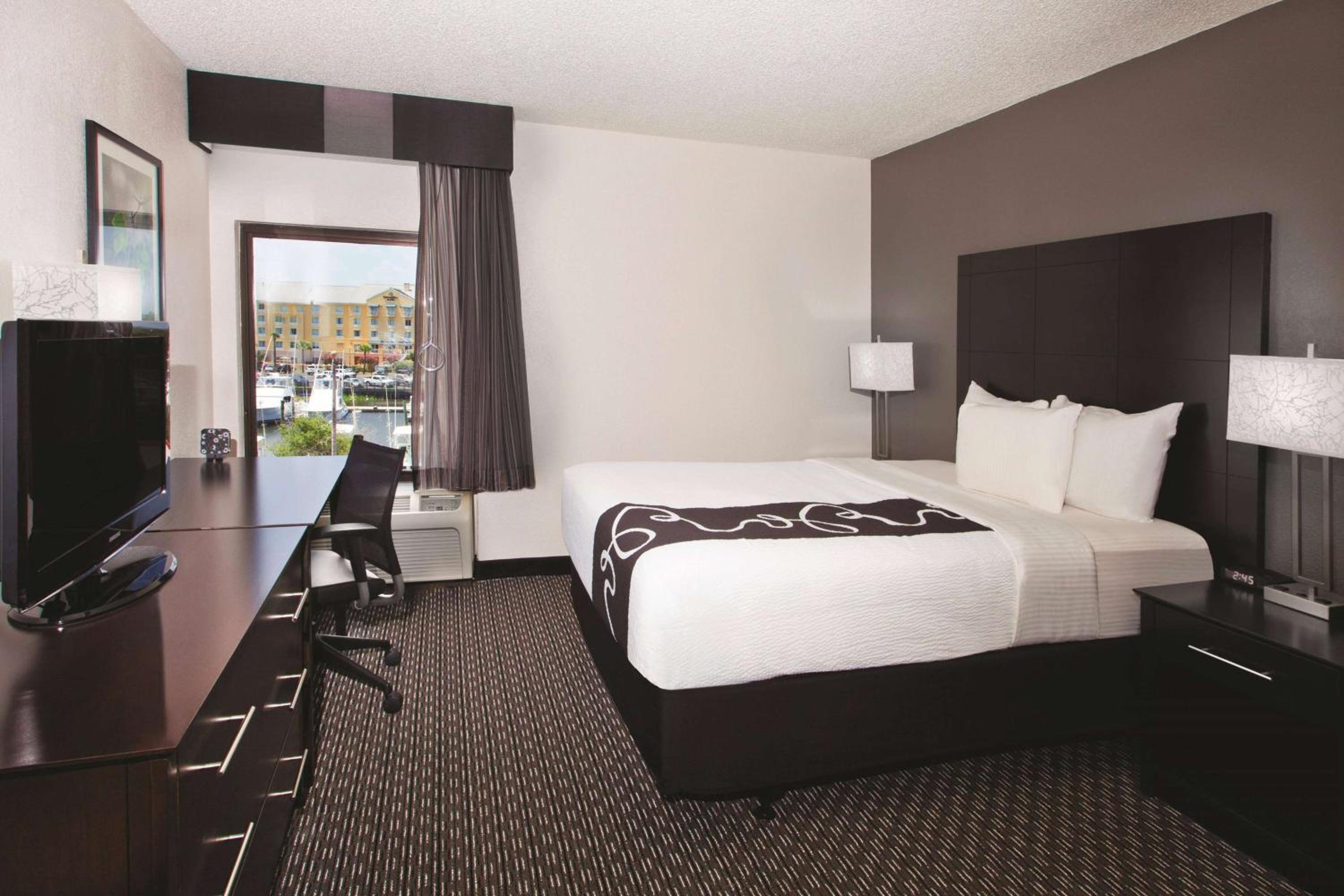 Interior, Queen Bed