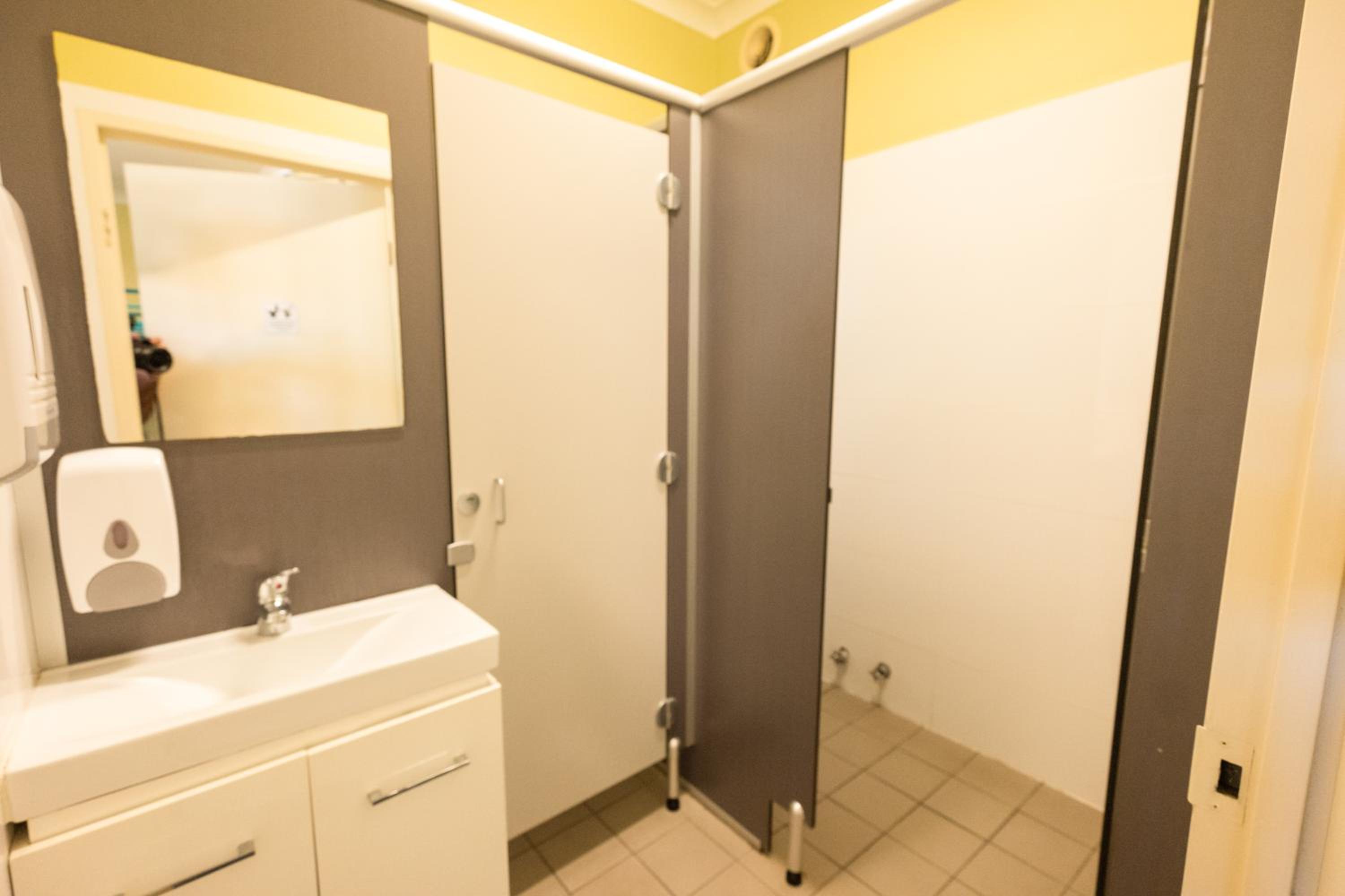 سكن مشترك بخمسة أسرّة للنساء، YHA Newcastle Beach 4/4