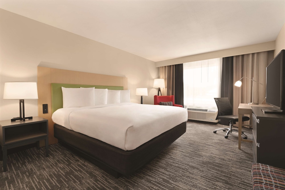 Country Inn & Suites by Radisson, Savannah Midtown, GA 8/39
