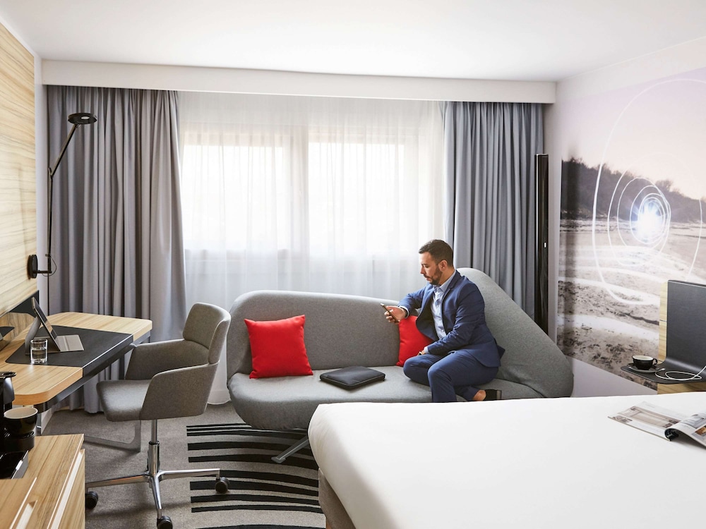 NOVOTEL BIRMINGHAM AIRPORT 41/66
