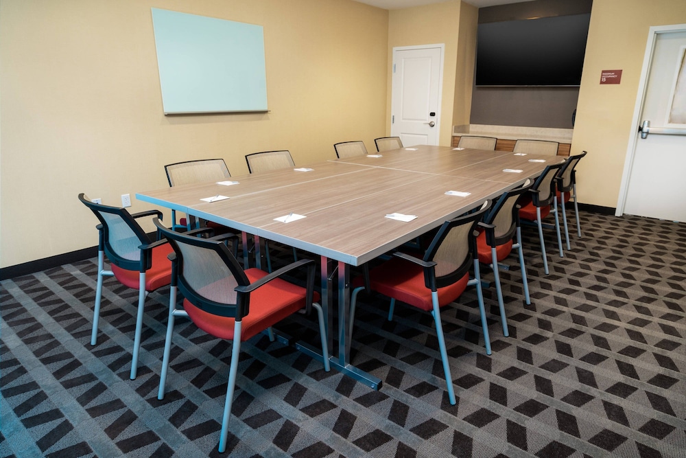TownePlace Suites by Marriott Irvine Lake Forest 42/46