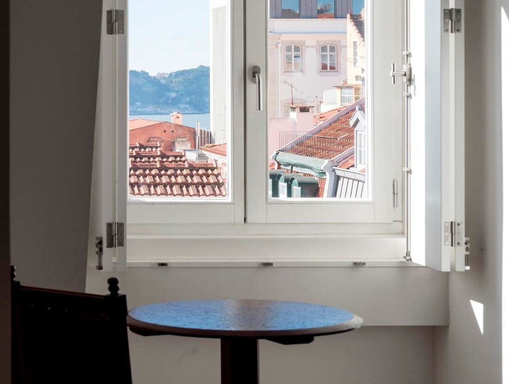 Palacio Camoes Lisbon Serviced Apartments 9/50
