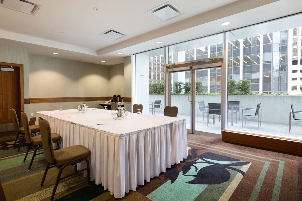 Coast Coal Harbour Hotel 50/64