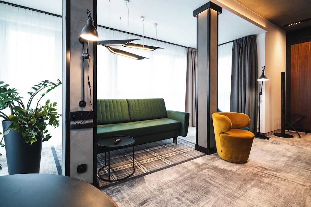 Garden Square Hotel 25/50