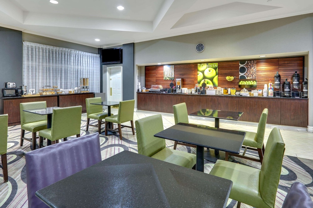 La Quinta Inn Suites Dallas North Central 37/48