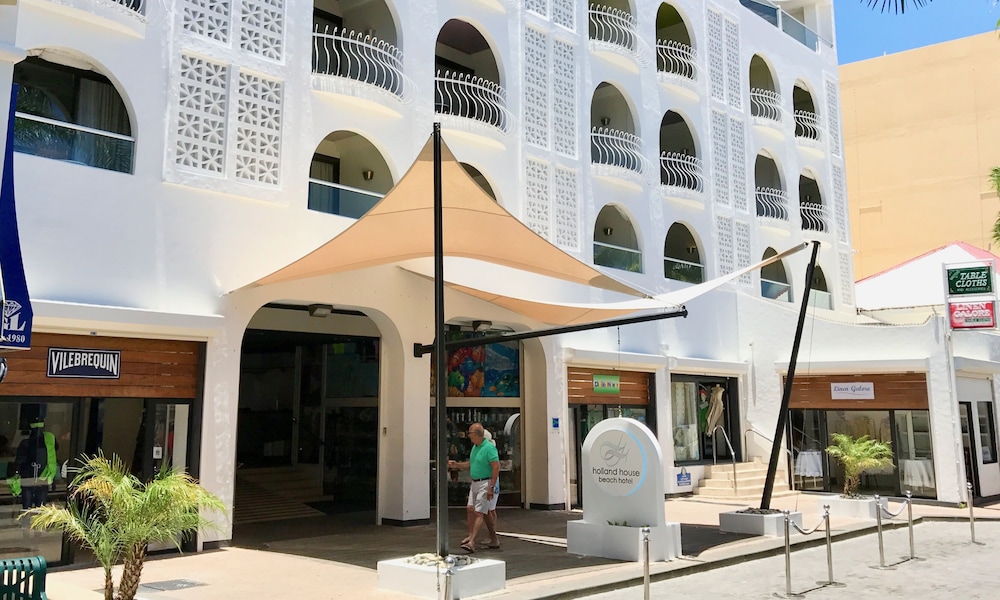 Holland House Beach Hotel 4/45