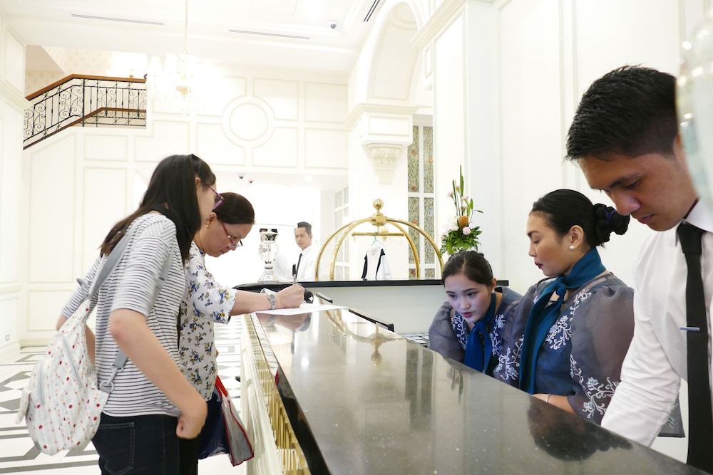 Rizal Park Hotel 8/65