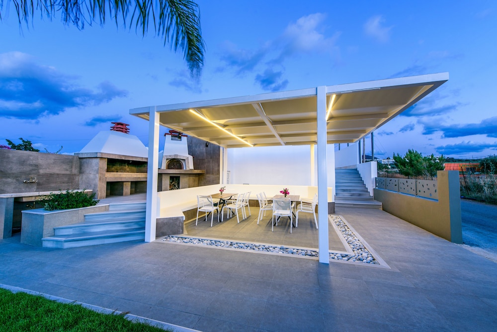 Elysian Suites 3/61