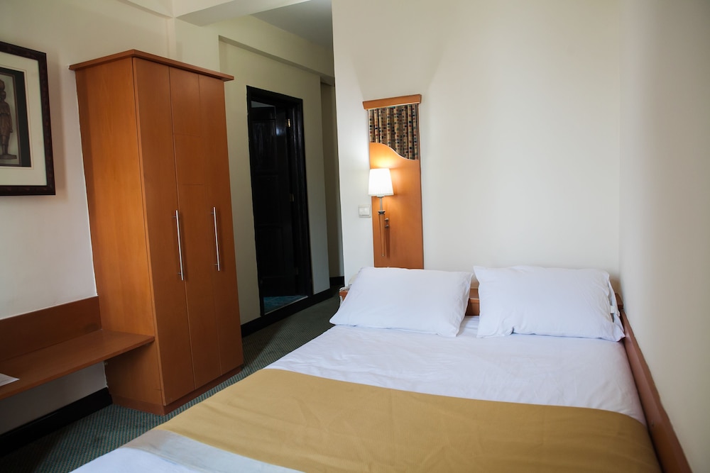 Gorillas City Centre Hotel 11/52
