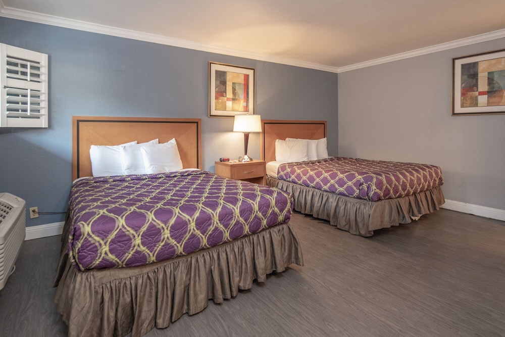 Soma Park Inn – Civic Center 21/50