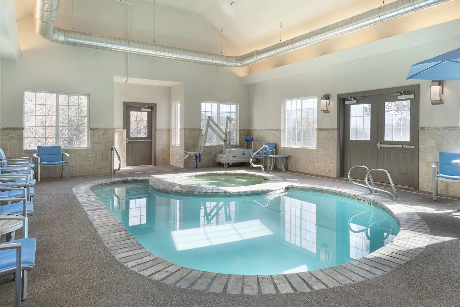 Comfort Inn & Suites Carbondale on the Roaring Fork 24/60