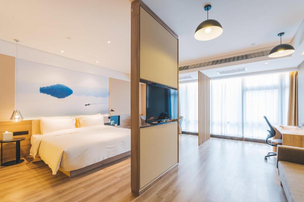 Executive, King Bed, City View, Attic