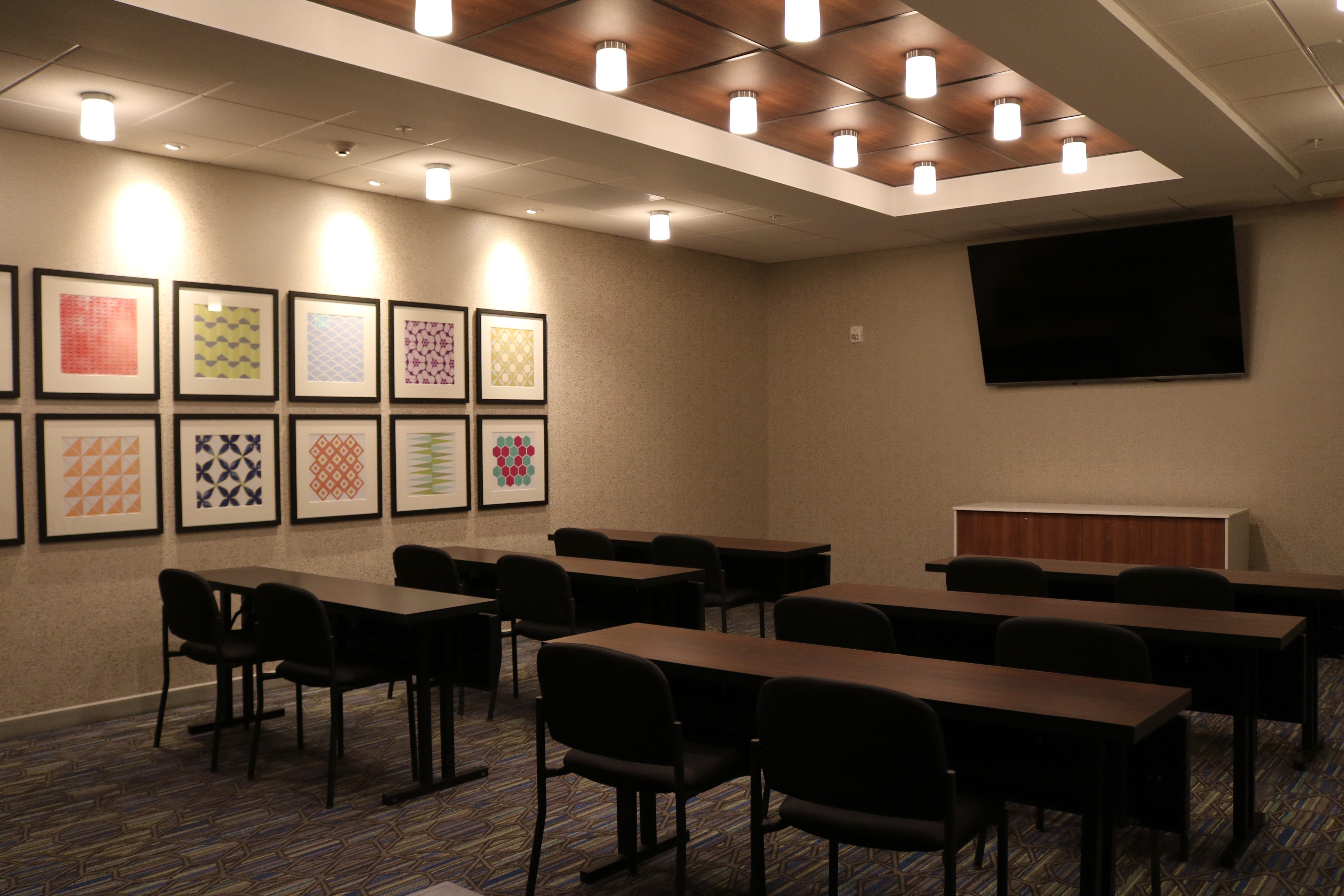 Holiday Inn Express Suites Portland Airport Cascade Stn 46/49
