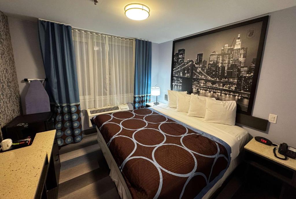 Super 8 by Wyndham Brooklyn Fulton Street/Broadway Junction 36/40