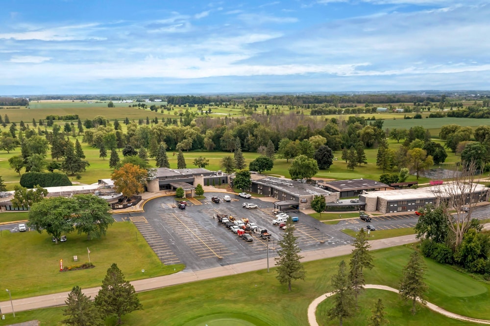 Fairway Inn and Suites Mishicot - Wi 47/50
