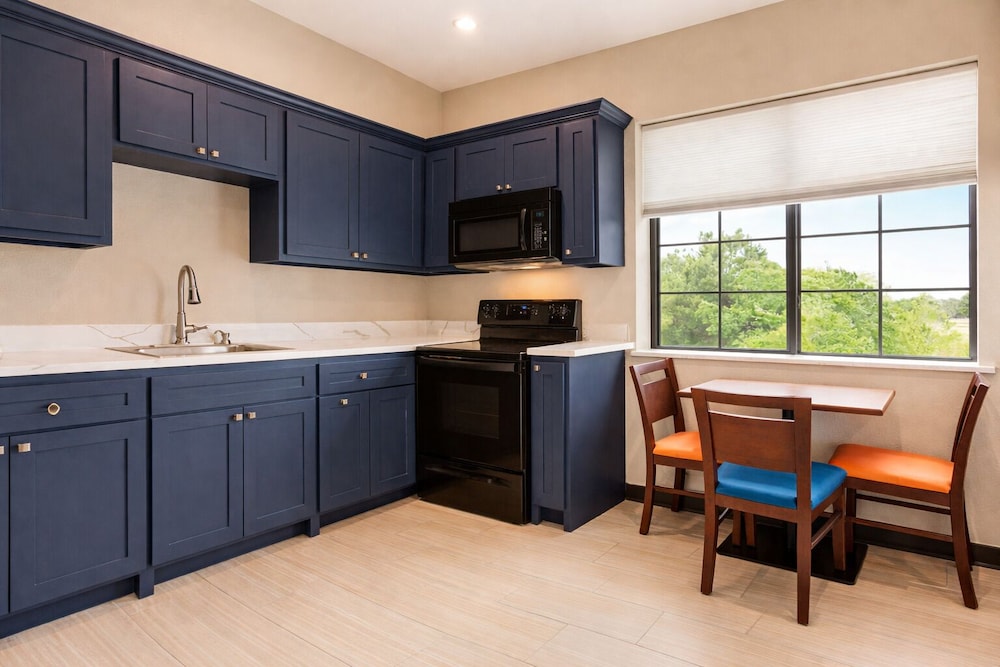 Days Inn & Suites by Wyndham Greater Tomball 48/61